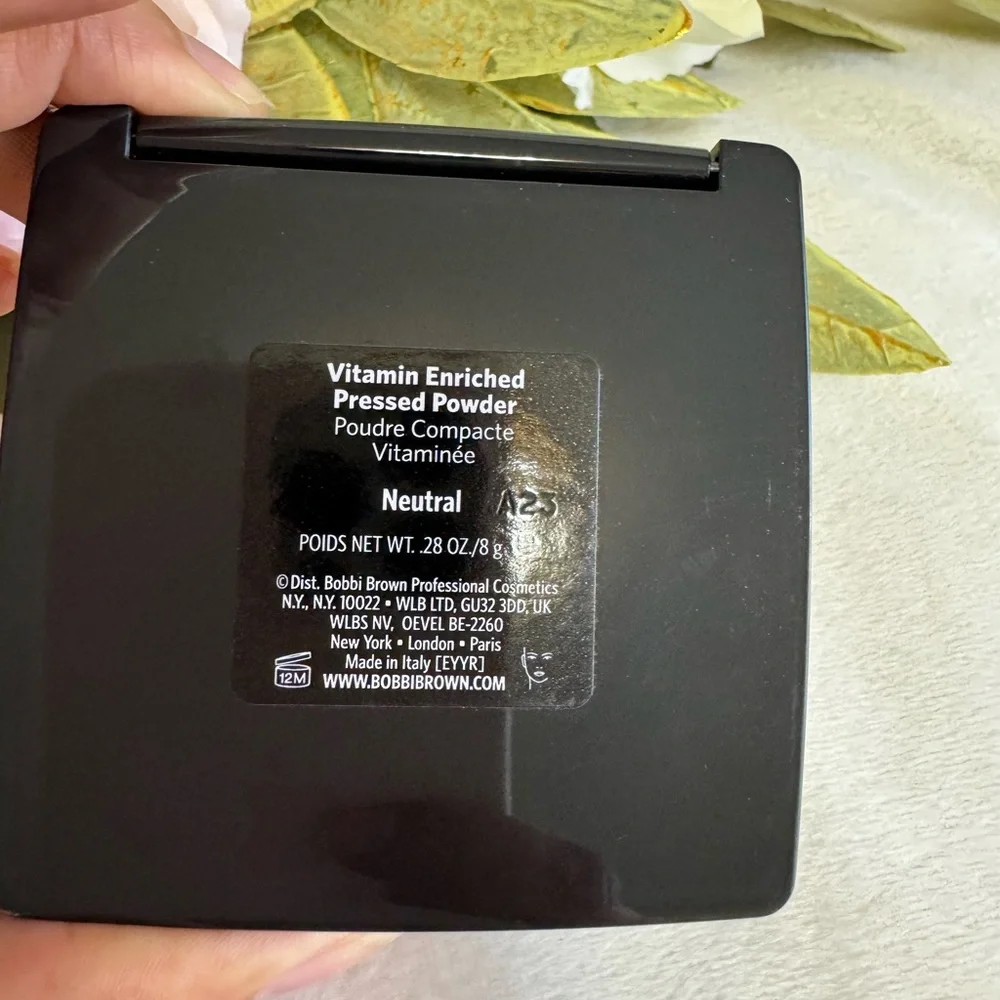 BOBBI BROWN VITAMIN ENRICHED PRESSED POWDER NEUTRAL - Picture 3 of 5